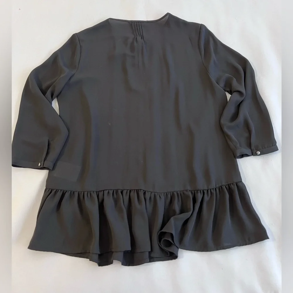 Banana Republic logo  CREPE FLUTTER BLOUSE‎ Black Sz Médium Women’s NWT!